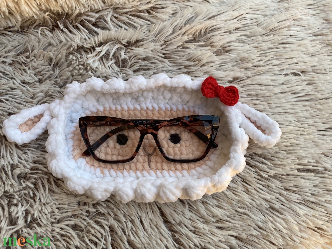 Horgolt bárányos szemüvegtartó / napszemüvegtartó  - táska & tok - pénztárca & más tok - szemüvegtok - Meska.hu