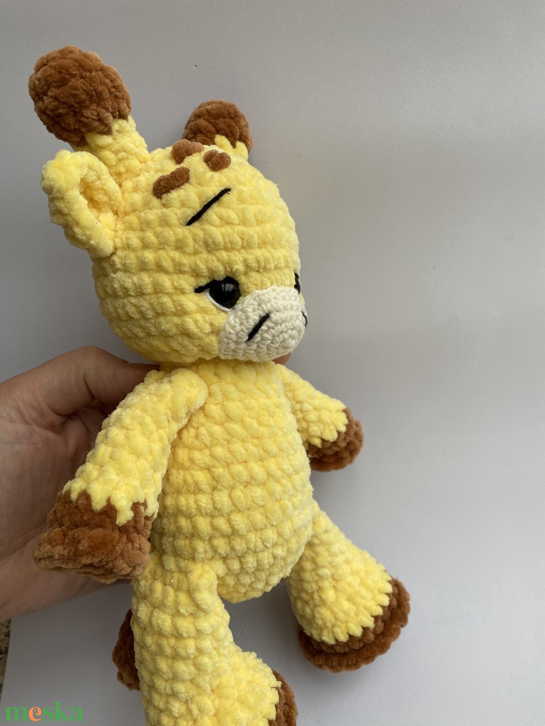 Világító (név) Zsiga, a horgolt plüss zsiráf - játék & sport - plüssállat & játékfigura - zsiráf - Meska.hu