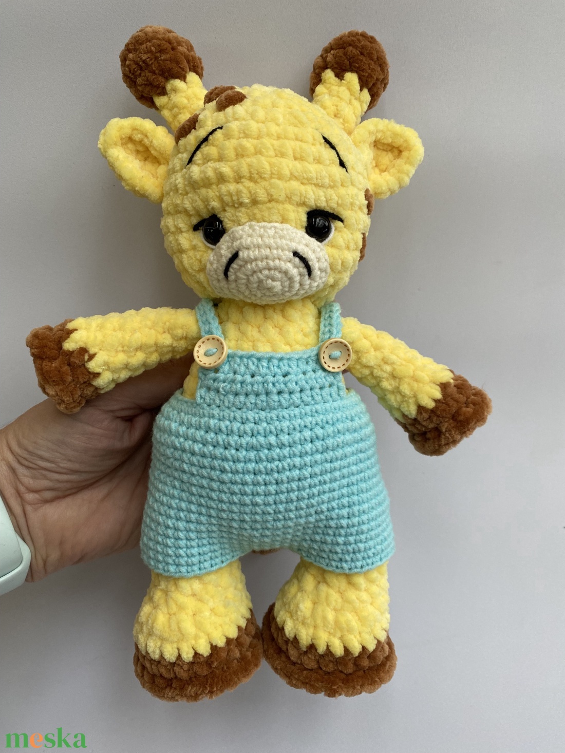 Világító (név) Zsiga, a horgolt plüss zsiráf (névreszóló) - játék & sport - plüssállat & játékfigura - zsiráf - Meska.hu