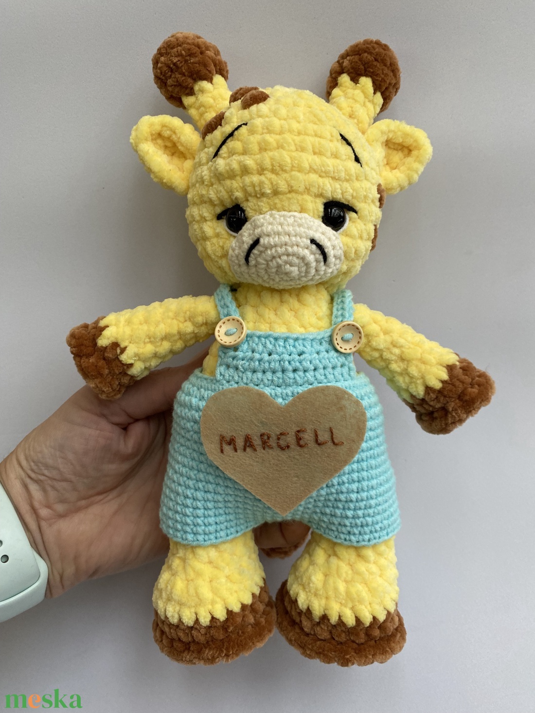 Világító (név) Zsiga, a horgolt plüss zsiráf (névreszóló) - játék & sport - plüssállat & játékfigura - zsiráf - Meska.hu