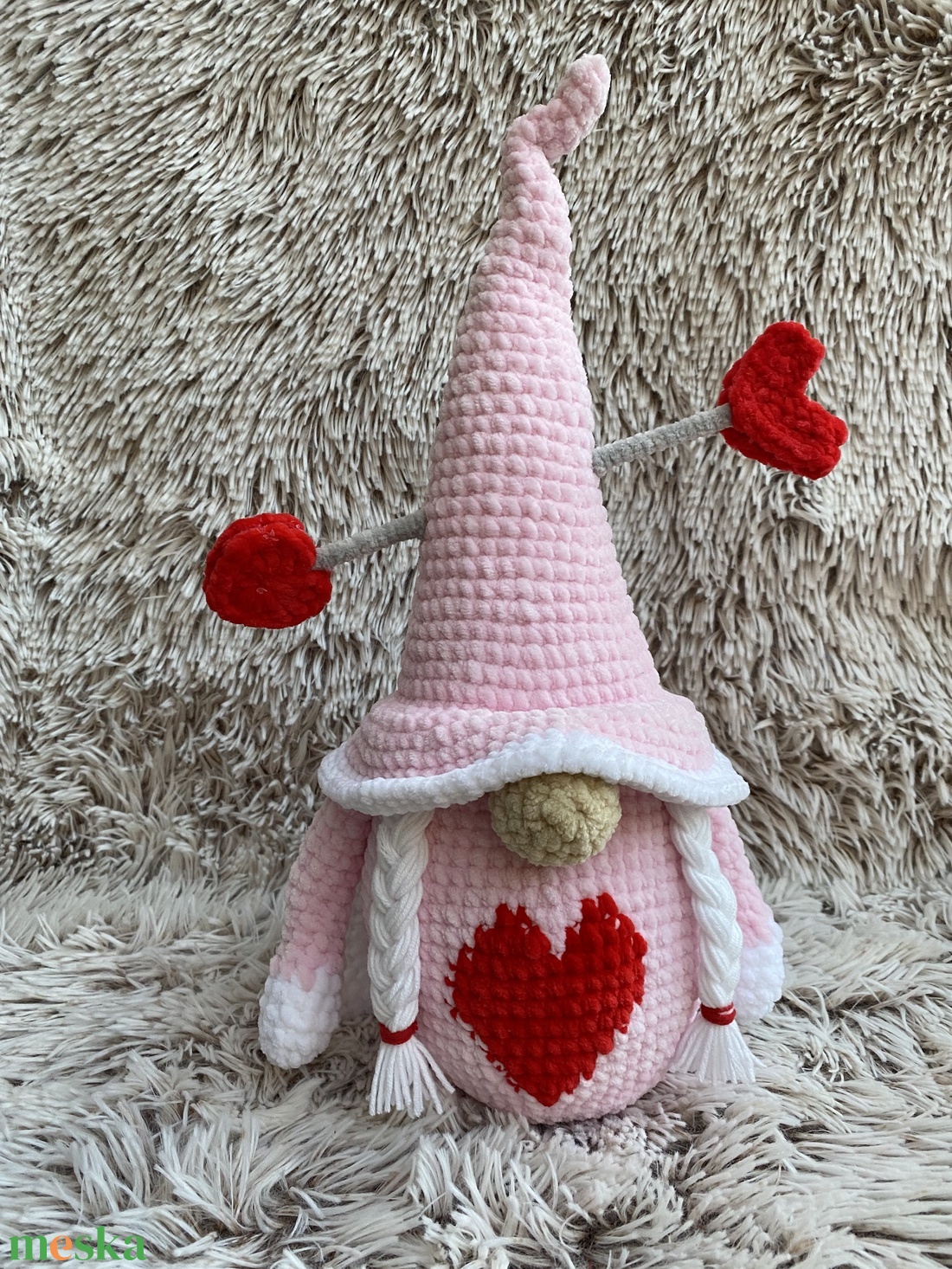 Kézzel horgolt Valentin manó � szíves, nyilas - 35 cm - játék & sport - plüssállat & játékfigura - manó - Meska.hu