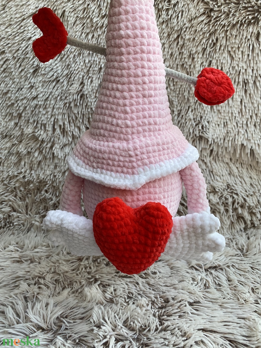 Kézzel horgolt Valentin manó � szíves, nyilas - 35 cm - játék & sport - plüssállat & játékfigura - manó - Meska.hu