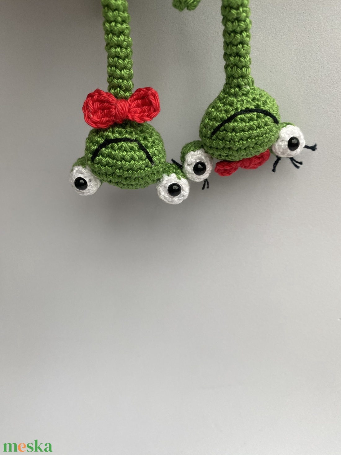 Horgolt hosszúnyakú fiú béka - játék & sport - plüssállat & játékfigura - béka - Meska.hu