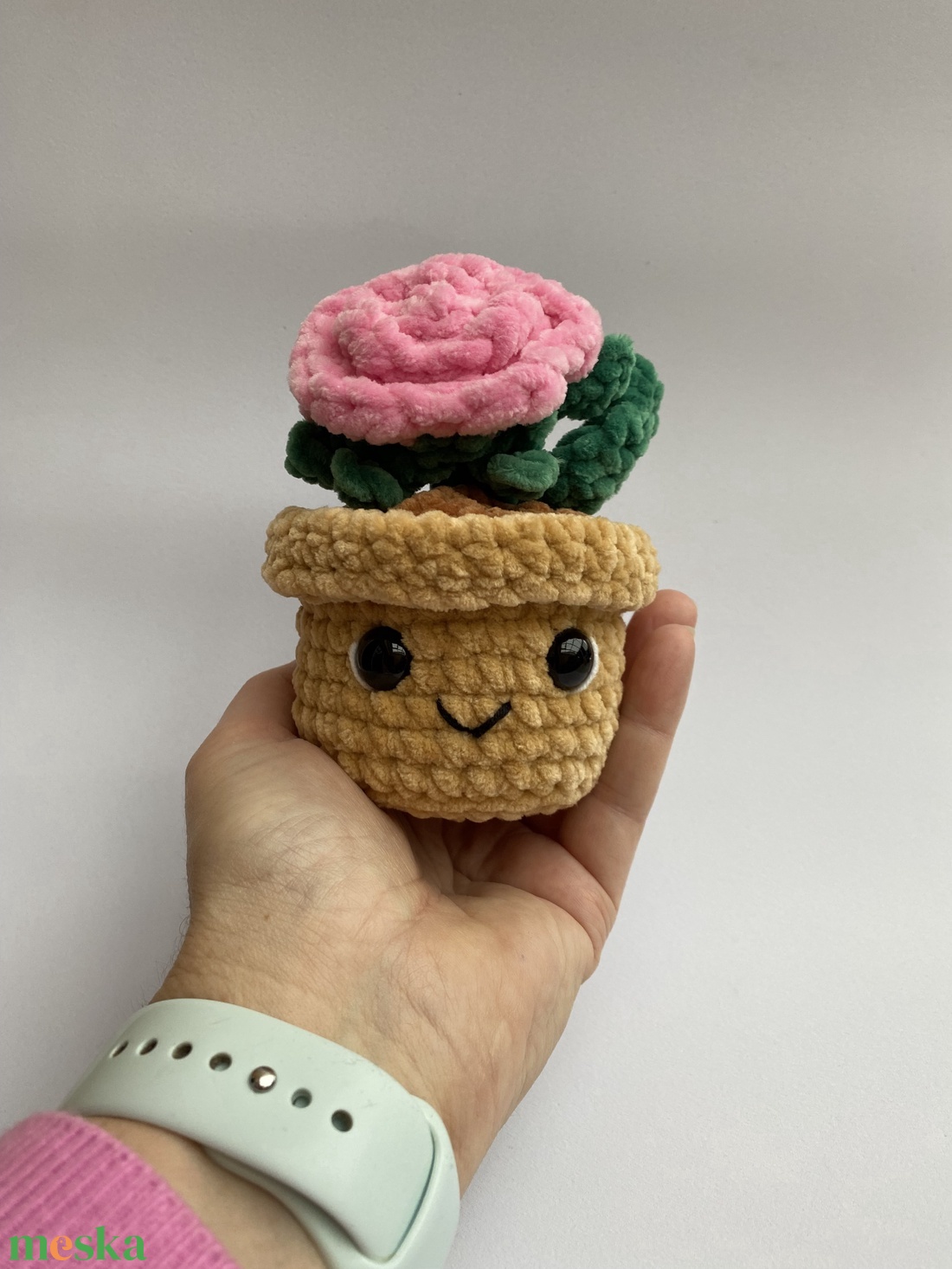 Kézzel horgolt cserepes rózsa - otthon & életmód - virágdekoráció - virágok - virágcsokor - Meska.hu