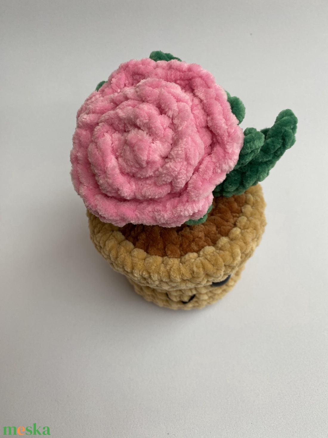 Kézzel horgolt cserepes rózsa - otthon & életmód - virágdekoráció - virágok - virágcsokor - Meska.hu