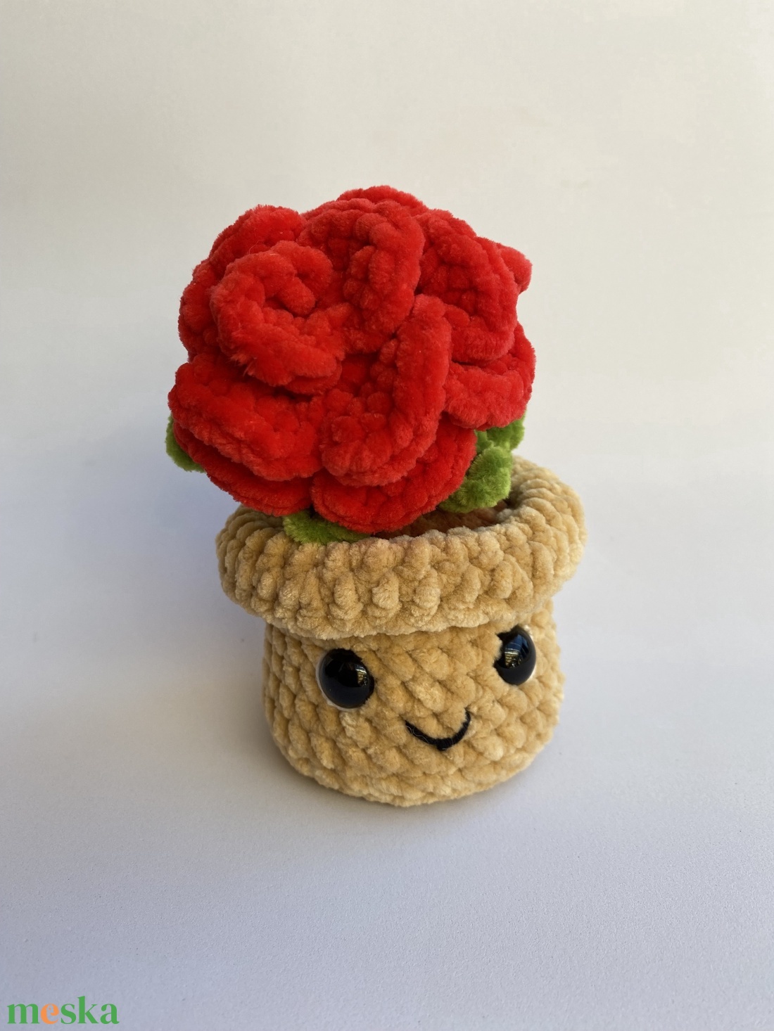 Kézzel horgolt rózsa mosolygós kaspóban - otthon & életmód - virágdekoráció - virágok - virágcsokor - Meska.hu