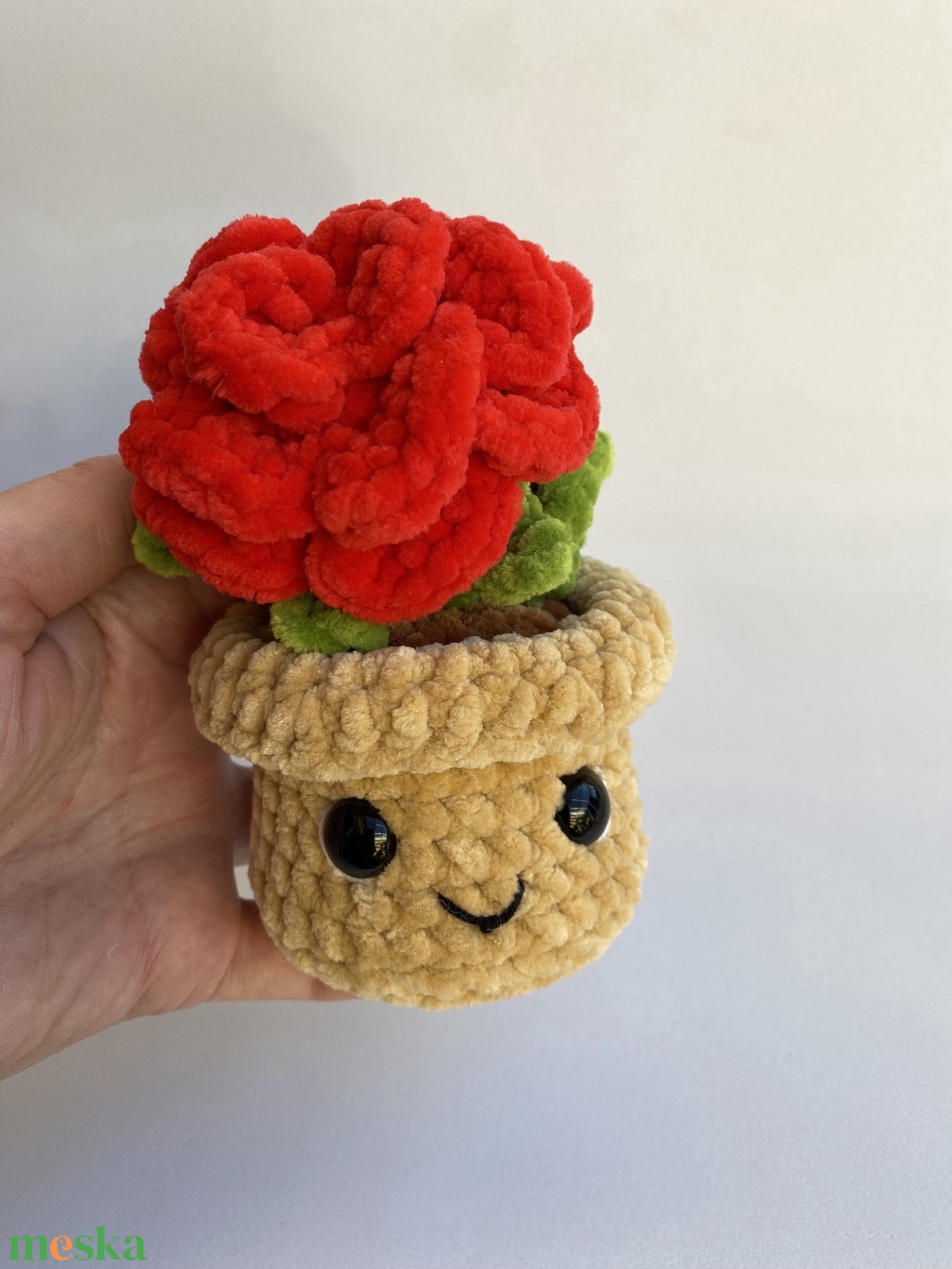 Kézzel horgolt rózsa mosolygós kaspóban - otthon & életmód - virágdekoráció - virágok - virágcsokor - Meska.hu