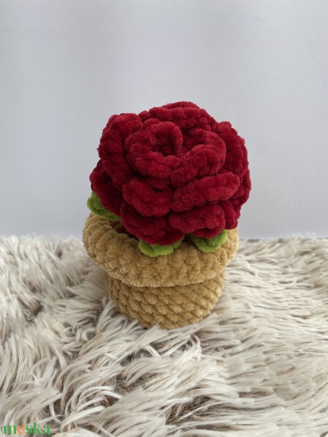 Kézzel horgolt rózsa mosolygós kaspóban, cserepes rózsa - otthon & életmód - virágdekoráció - virágdíszek - virágdísz kaspóban - Meska.hu