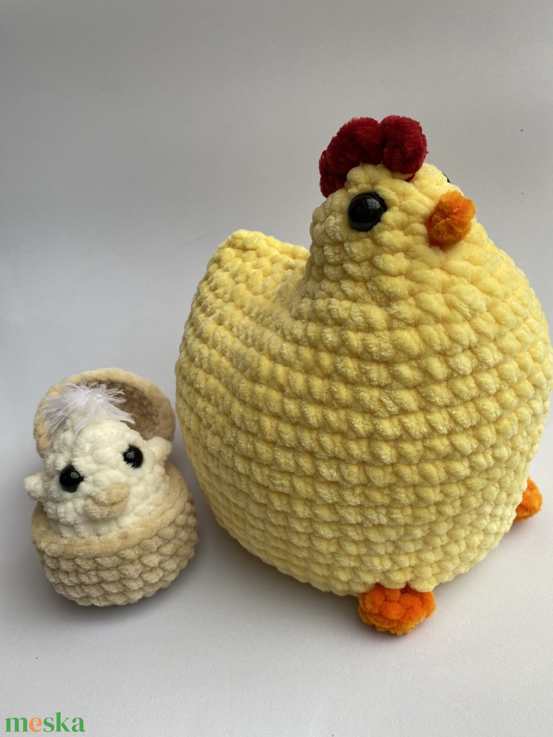 Húsvéti horgolt meglepetés, tyúkanyó, kiscsibe kivehető tojásban - játék & sport - plüssállat & játékfigura - más figura - Meska.hu