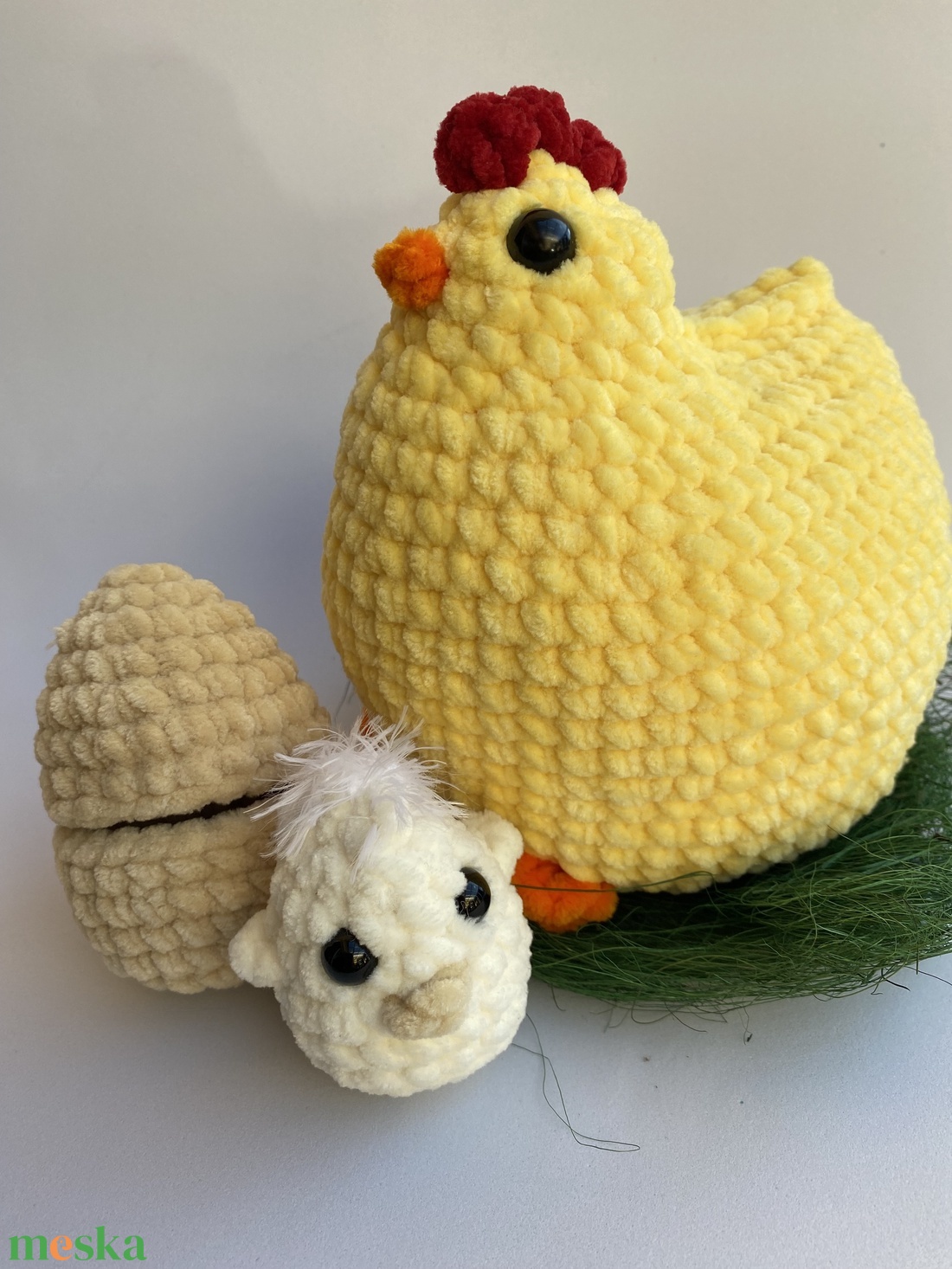 Húsvéti horgolt meglepetés, tyúkanyó, kiscsibe kivehető tojásban - játék & sport - plüssállat & játékfigura - más figura - Meska.hu