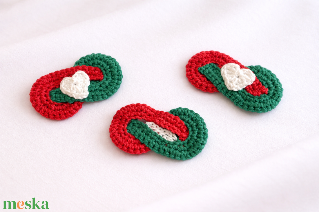 Horgolt Örök Szabadság Kokárda (szívvel vagy szív nélkül is kérheted) - esküvő - kiegészítők - kitűző - Meska.hu