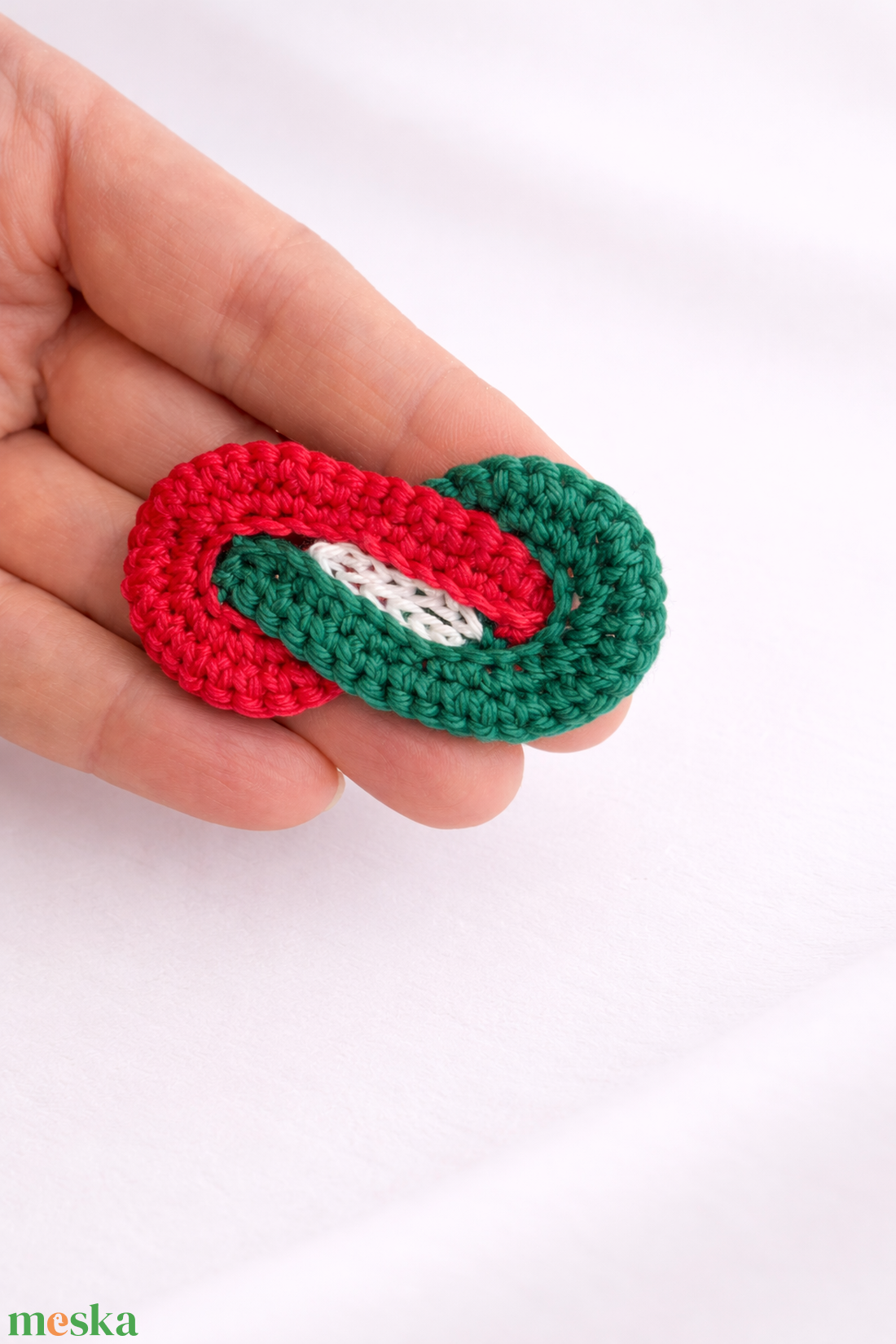 Horgolt Örök Szabadság Kokárda (szívvel vagy szív nélkül is kérheted) - esküvő - kiegészítők - kitűző - Meska.hu