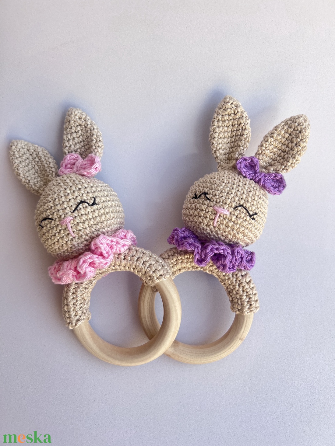 Horgolt nyuszi csörgő, rágóka - baba - mama - baba játékok - csörgő - Meska.hu