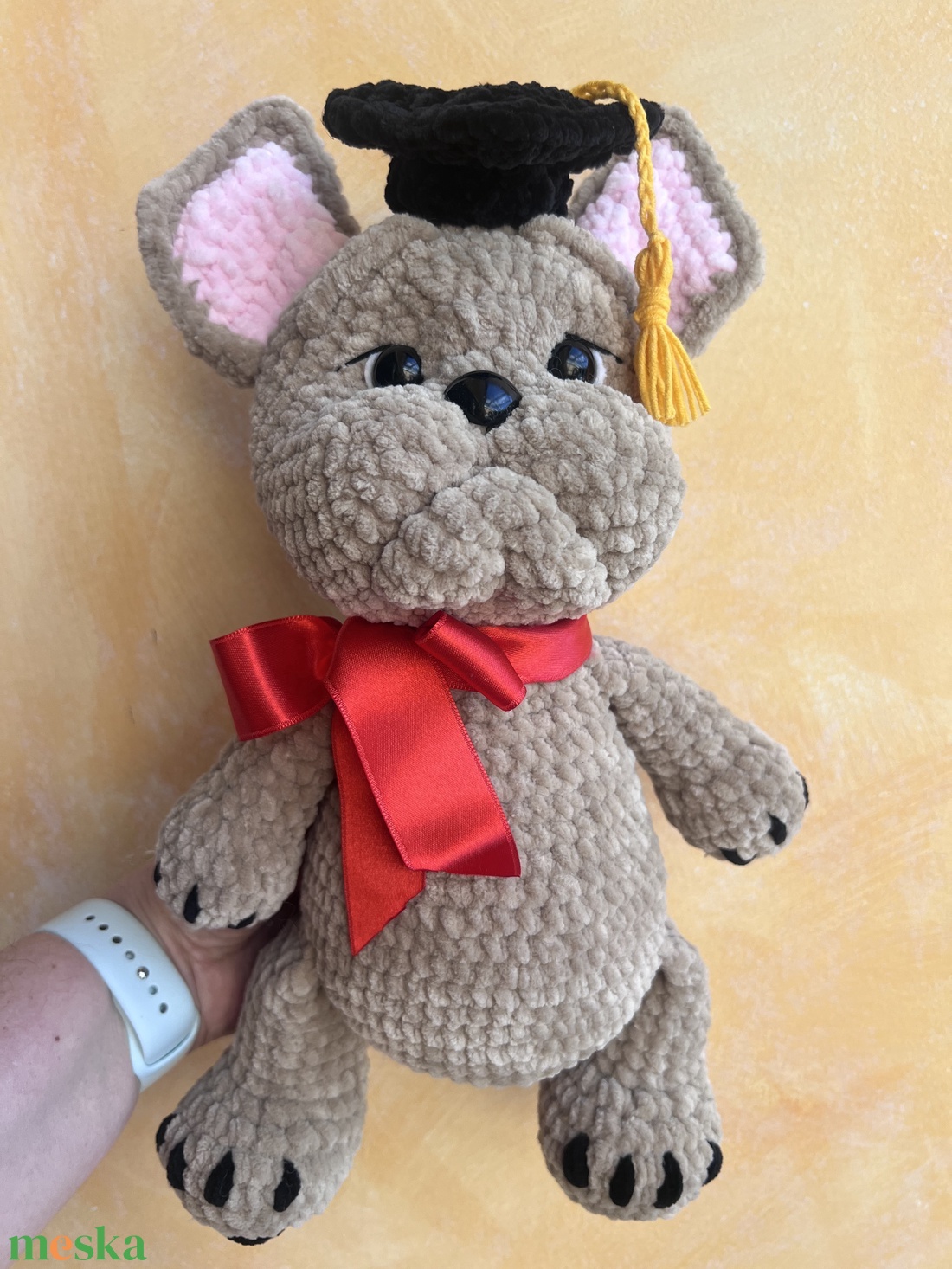 Horgolt ballagó bulldog diplomaosztóra - játék & sport - plüssállat & játékfigura - kutya - Meska.hu