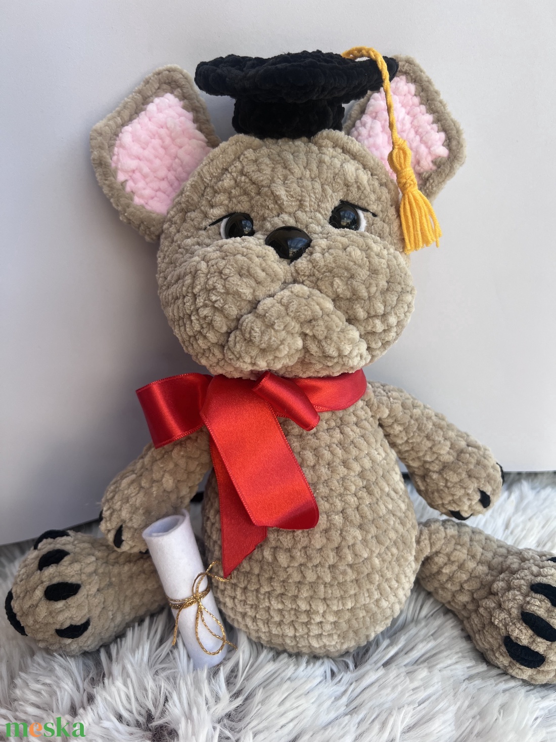 Horgolt ballagó bulldog diplomaosztóra - játék & sport - plüssállat & játékfigura - kutya - Meska.hu