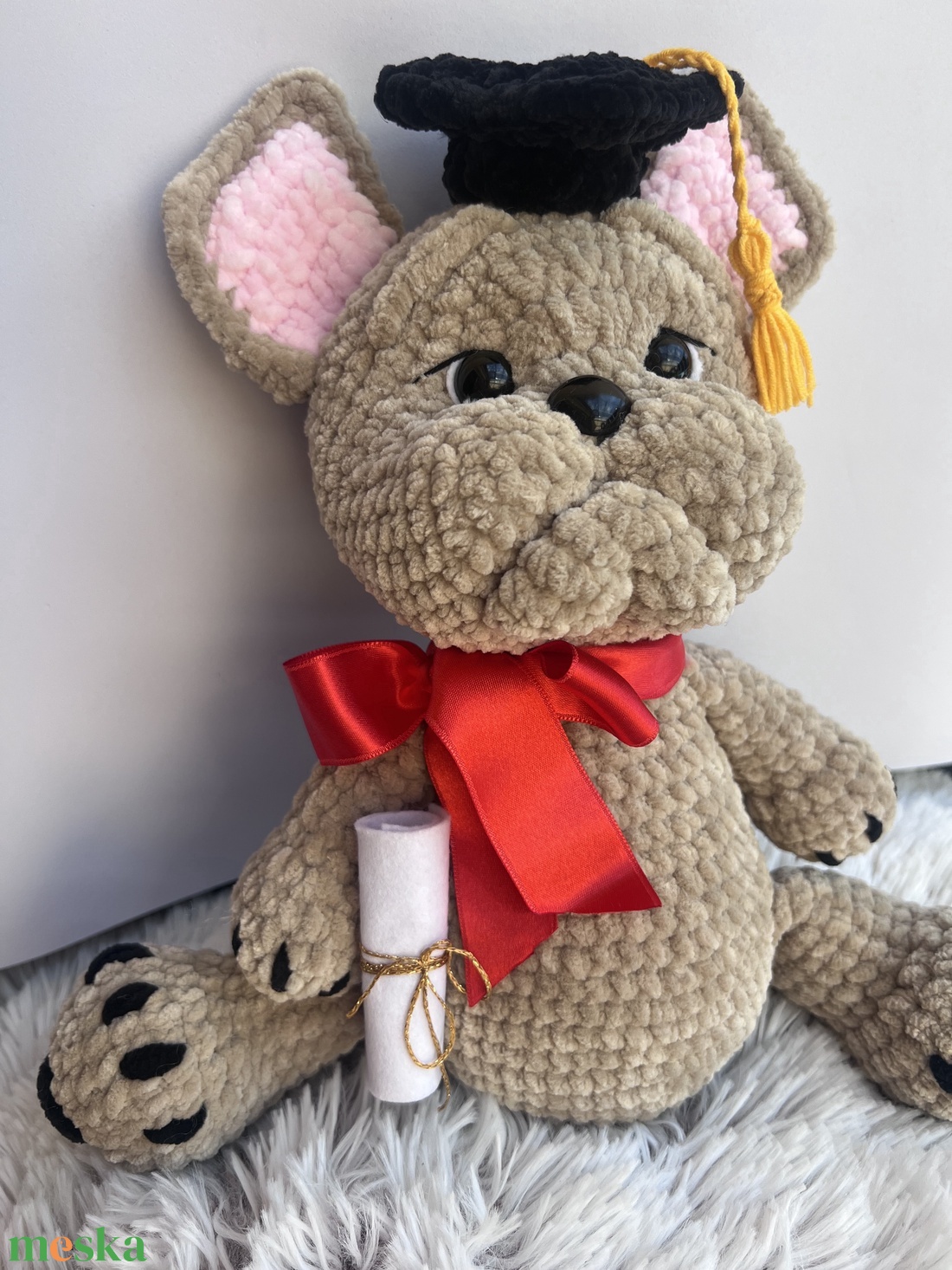 Horgolt ballagó bulldog diplomaosztóra - játék & sport - plüssállat & játékfigura - kutya - Meska.hu