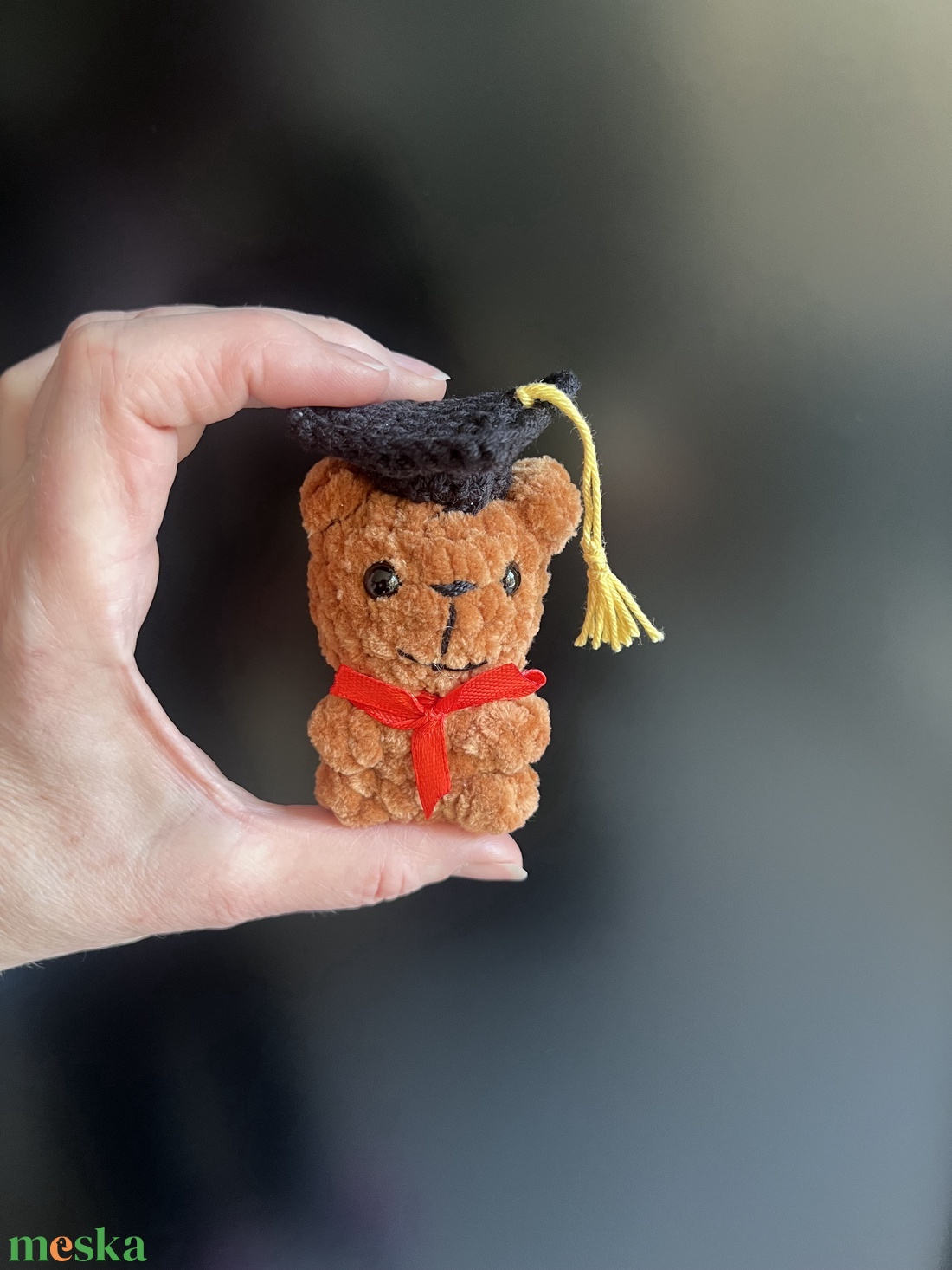 Horgolt ballagó maci diplomaosztó kalappal - játék & sport - plüssállat & játékfigura - maci - Meska.hu