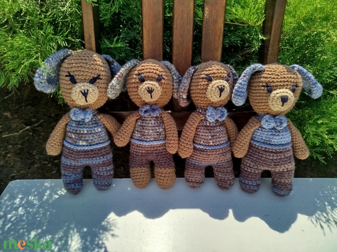 Amigurumi kutya, amigurumi kutyus, amigurumi figura, amigurumi állatka - otthon & életmód - dekoráció - asztal és polc dekoráció - asztaldísz - Meska.hu