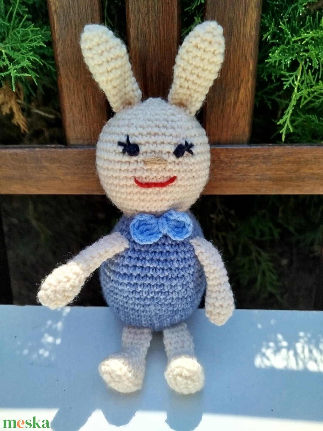 Amigurumi nyuszika, amigurumi figura, amigurumi állatka - otthon & életmód - dekoráció - asztal és polc dekoráció - asztaldísz - Meska.hu