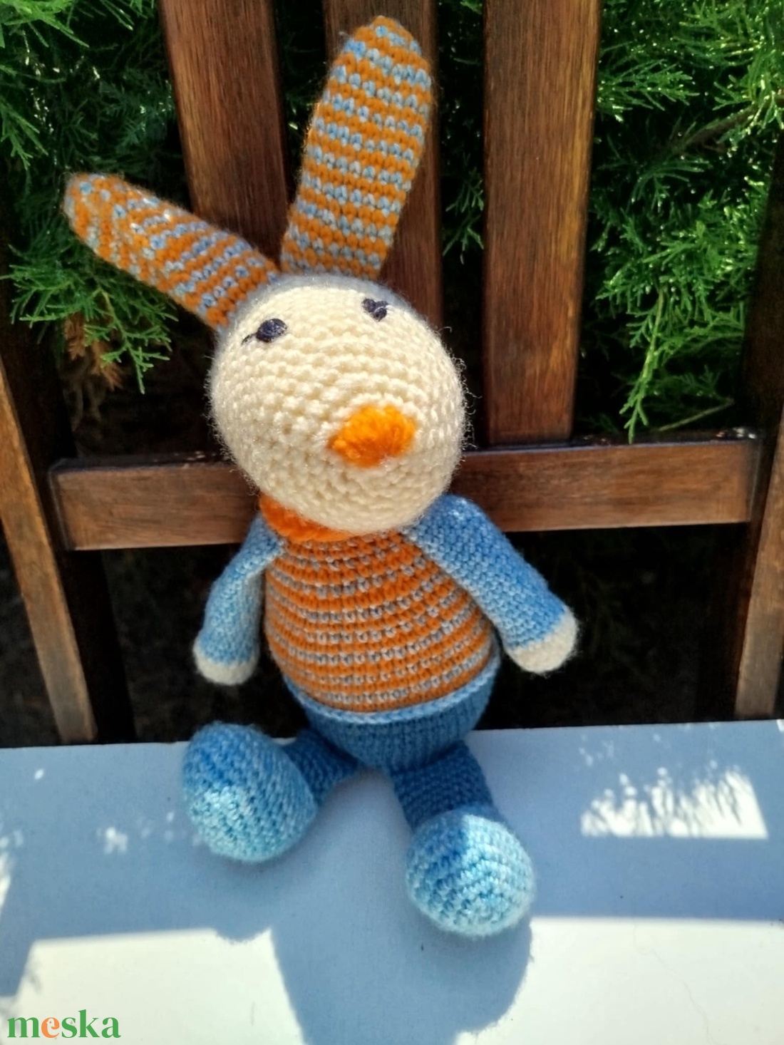Karácsonyi asztaldísz, amigurumi nyuszika - karácsony - karácsonyi lakásdekoráció - ünnepi asztaldekoráció - Meska.hu