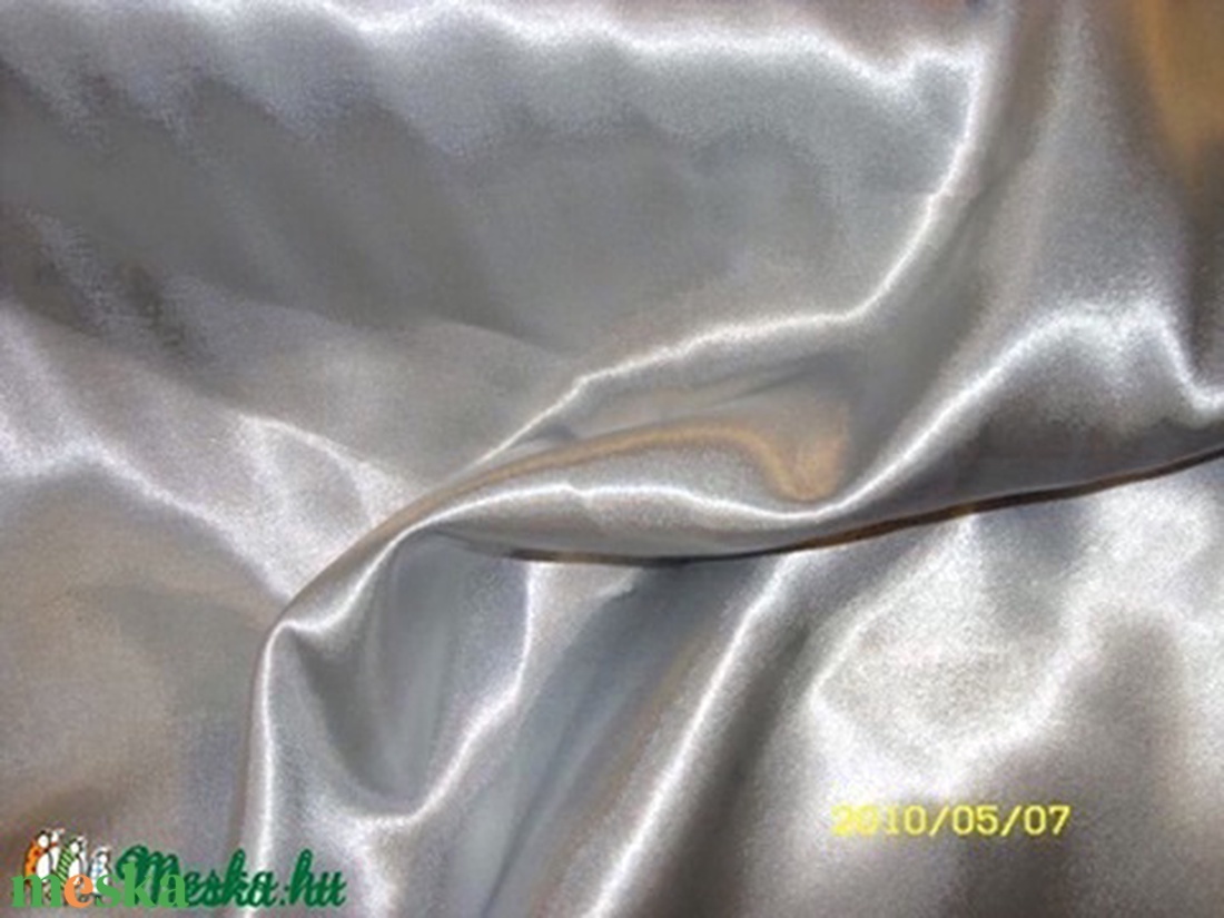 Csodás ezüst szatén 150 cm 990.-Ft - kellékek & szerszámok - méteráru - selyem - Meska.hu