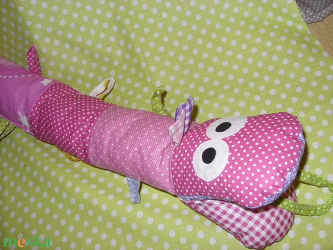 Fejvédő - rácsvédő kiságyba, szalagos matatós - patchwork kivitel, nagyon cuki - játék & sport - mozgásfejlesztő játékok - Meska.hu Fejvédő - rácsvédő kiságyba, szalagos matatós - patchwork kivitel, nagyon cuki - játék & sport - mozgásfejlesztő játékok - Meska.hu