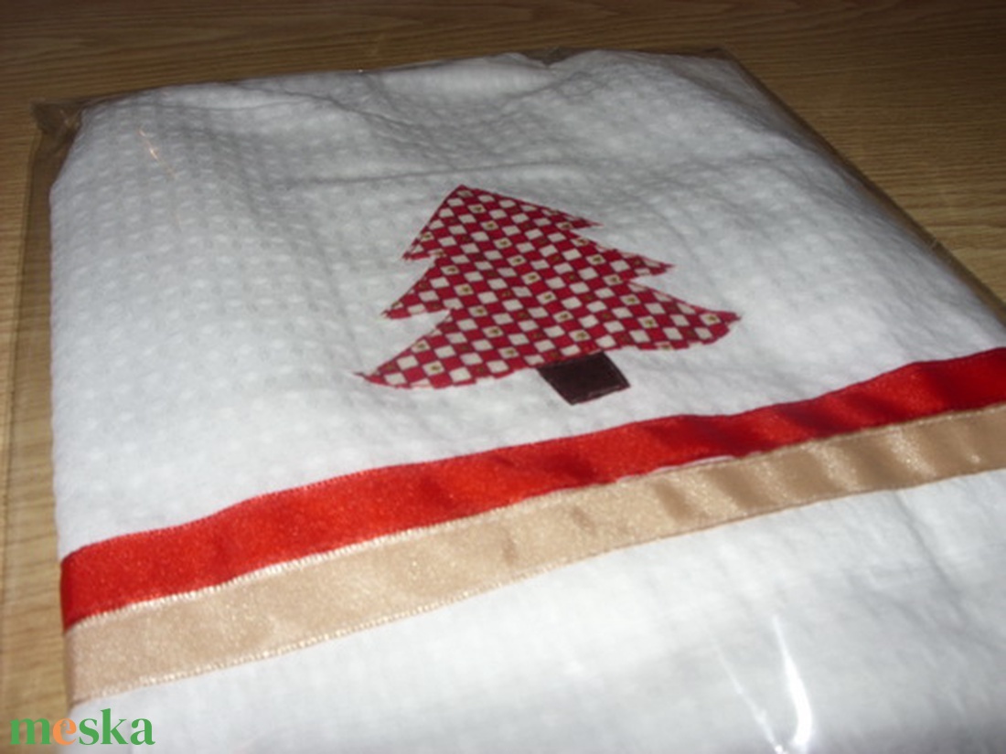 Karácsonyi piros-fehér-arany kombó design törlő fenyőfa applikációval - otthon & életmód - konyhafelszerelés, tálalás - konyhai textil - konyharuha & törlőkendő - Meska.hu Karácsonyi piros-fehér-arany kombó design törlő fenyőfa applikációval - otthon & életmód - konyhafelszerelés, tálalás - konyhai textil - konyharuha & törlőkendő - Meska.hu