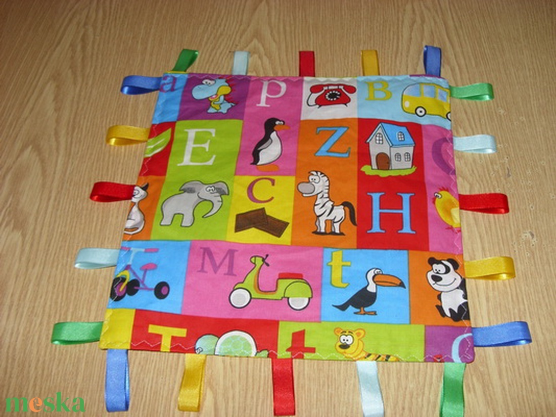 Pihe-puha halacskás szalagos-matatós, szundi kendő 30 x 30  2.500.-Ft - játék & sport - Meska.hu