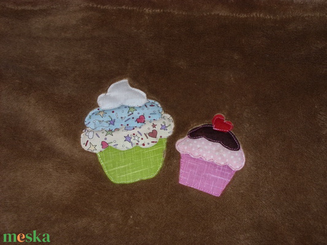 Róka, muffin, házikó, léghajó - patchwork figurával - puha baba takaró - otthon & életmód - babaszoba, gyerekszoba - babatakaró, gyerek pléd - Meska.hu Róka, muffin, házikó, léghajó - patchwork figurával - puha baba takaró - otthon & életmód - babaszoba, gyerekszoba - babatakaró, gyerek pléd - Meska.hu