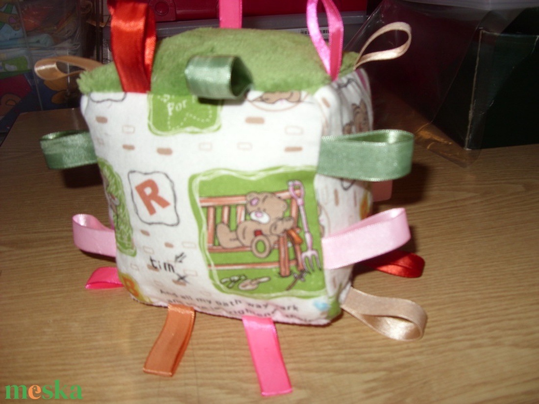 Me to You macis csörgős puha baba kocka 13 x 13 cm 100% pamut Baba kézbe - játék & sport - 3 éves kor alattiaknak - babakocka - Meska.hu Me to You macis csörgős puha baba kocka 13 x 13 cm 100% pamut Baba kézbe - játék & sport - 3 éves kor alattiaknak - babakocka - Meska.hu