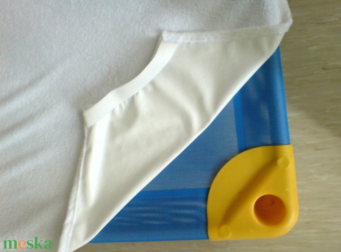 Speciális formájú vízhatlan védőlepedő - ovis ágyra - srég gumis sarkokkal -  133 x 58 cm  - játék & sport - ovis felszerelés - ovis lepedő - Meska.hu