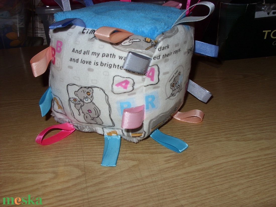 Me to You macis csörgős puha baba kocka 13 x 13 cm 100% pamut Baba kézbe - játék & sport - 3 éves kor alattiaknak - babakocka - Meska.hu Me to You macis csörgős puha baba kocka 13 x 13 cm 100% pamut Baba kézbe - játék & sport - 3 éves kor alattiaknak - babakocka - Meska.hu
