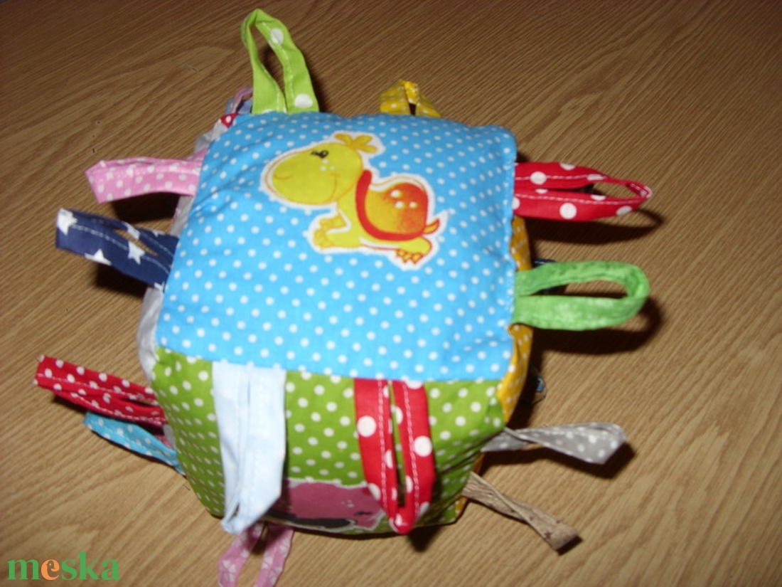 Babakocka - babakézbe csörgős puha baba kocka 13 x 13 cm 100% pamut - játék & gyerek - 3 éves kor alattiaknak - babakocka - Meska.hu Babakocka - babakézbe csörgős puha baba kocka 13 x 13 cm 100% pamut - játék & gyerek - 3 éves kor alattiaknak - babakocka - Meska.hu