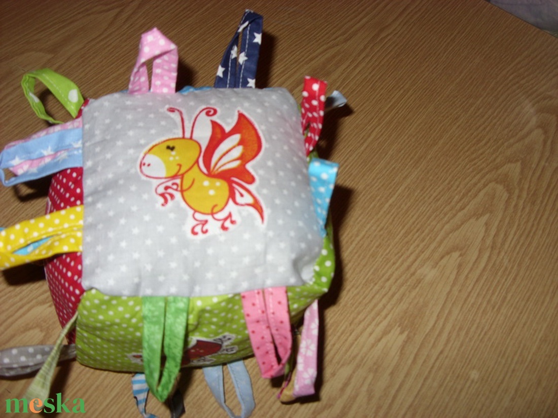 Babakocka - babakézbe csörgős puha baba kocka 13 x 13 cm 100% pamut - játék & gyerek - 3 éves kor alattiaknak - babakocka - Meska.hu Babakocka - babakézbe csörgős puha baba kocka 13 x 13 cm 100% pamut - játék & gyerek - 3 éves kor alattiaknak - babakocka - Meska.hu