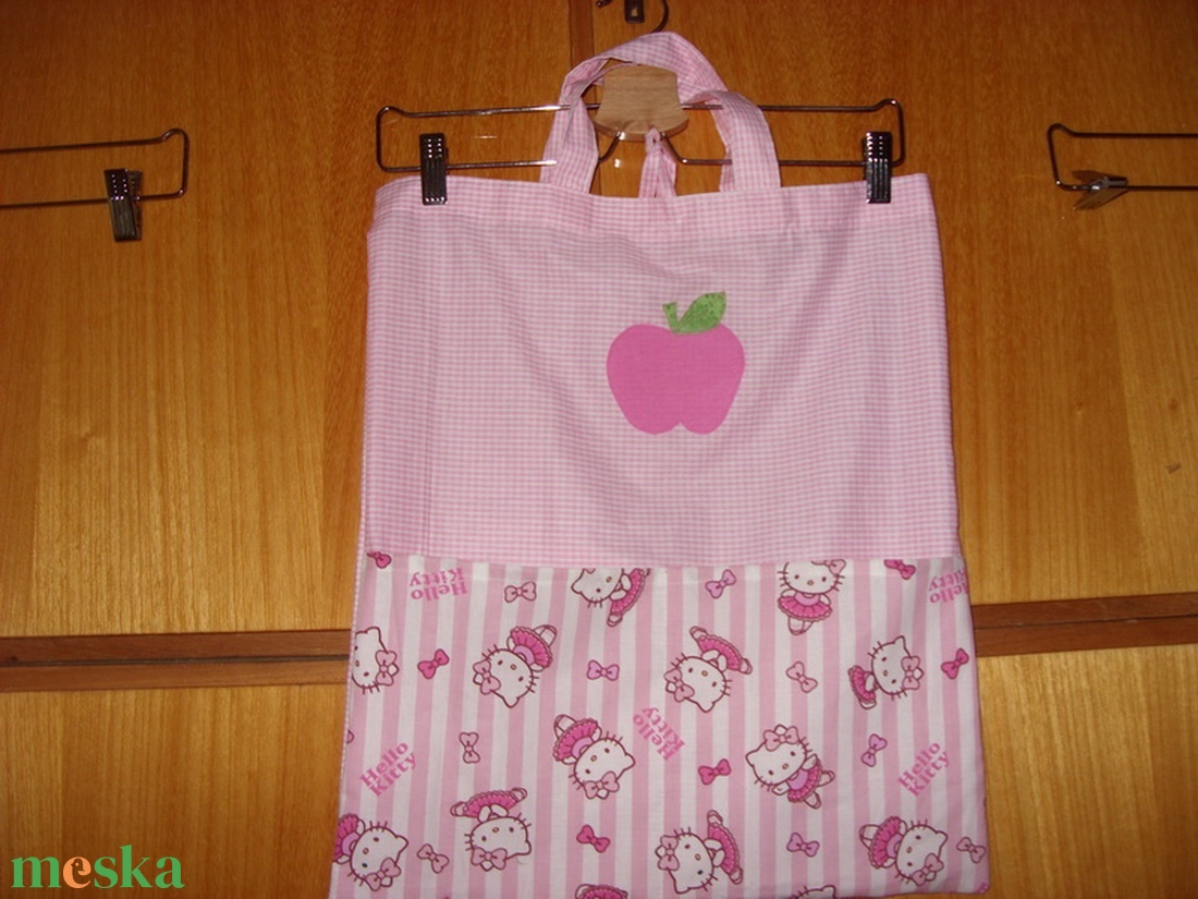 Nagy, füles ovis ruha zsák - Hello Kitty, Dóra, Eperke, Balerina - 100% design pamut - névvel, ovi jellel is - játék & sport - ovis felszerelés - ovis zsák - Meska.hu