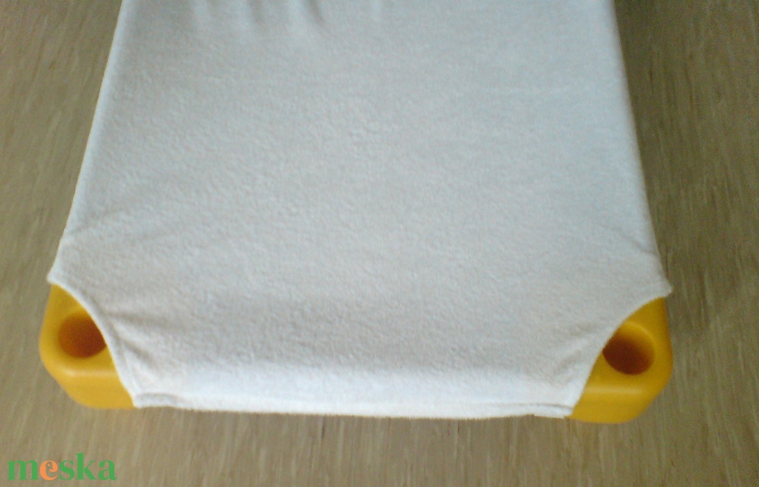 Ovis - speciális formájú vízhatlan védőlepedő - ovis műanyag ágyra - srég gumis sarkokkal -  133 x 58 cm  - játék & sport - ovis felszerelés - ovis lepedő - Meska.hu
