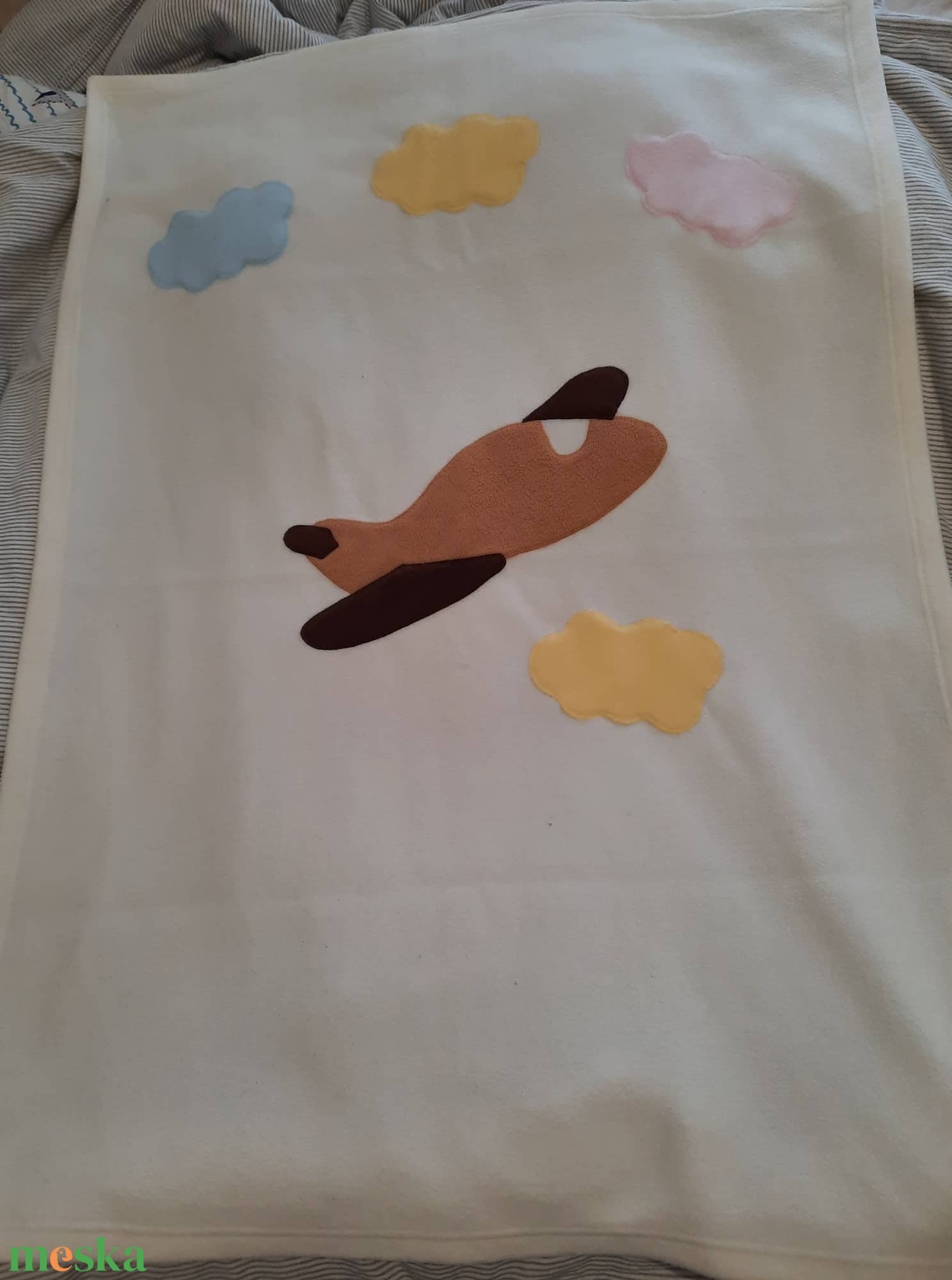 Baba takaró patchwork applikációval Repülős Cuki pihe-puha baba takaró - otthon & életmód - babaszoba, gyerekszoba - babatakaró, gyerek pléd - Meska.hu Baba takaró patchwork applikációval Repülős Cuki pihe-puha baba takaró - otthon & életmód - babaszoba, gyerekszoba - babatakaró, gyerek pléd - Meska.hu