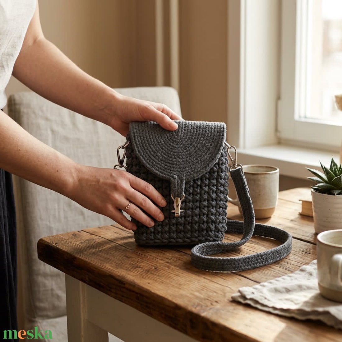 Mini crossbody táska - táska & tok - kézitáska & válltáska - vállon átvethető táska - Meska.hu