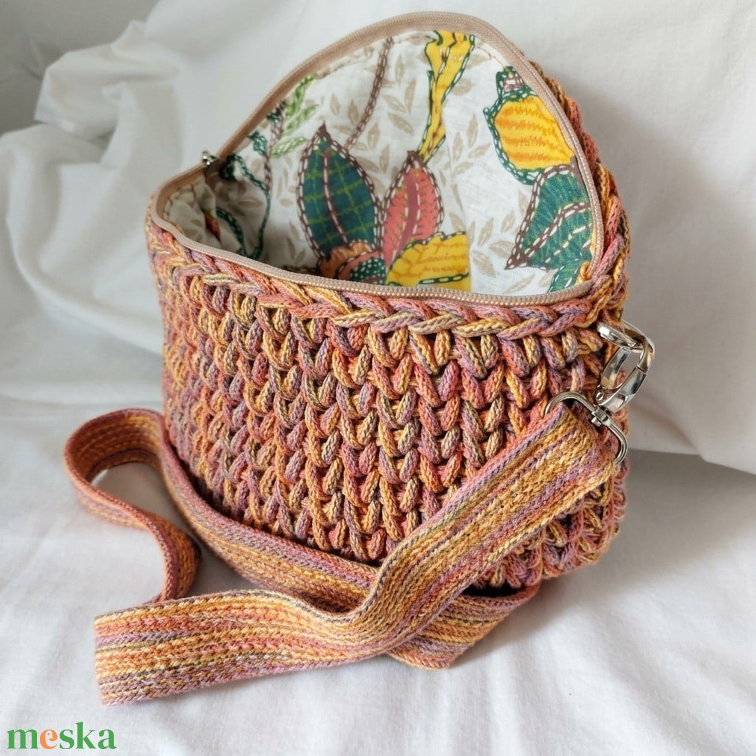 Horgolt crossbody - táska & tok - kézitáska & válltáska - vállon átvethető táska - Meska.hu