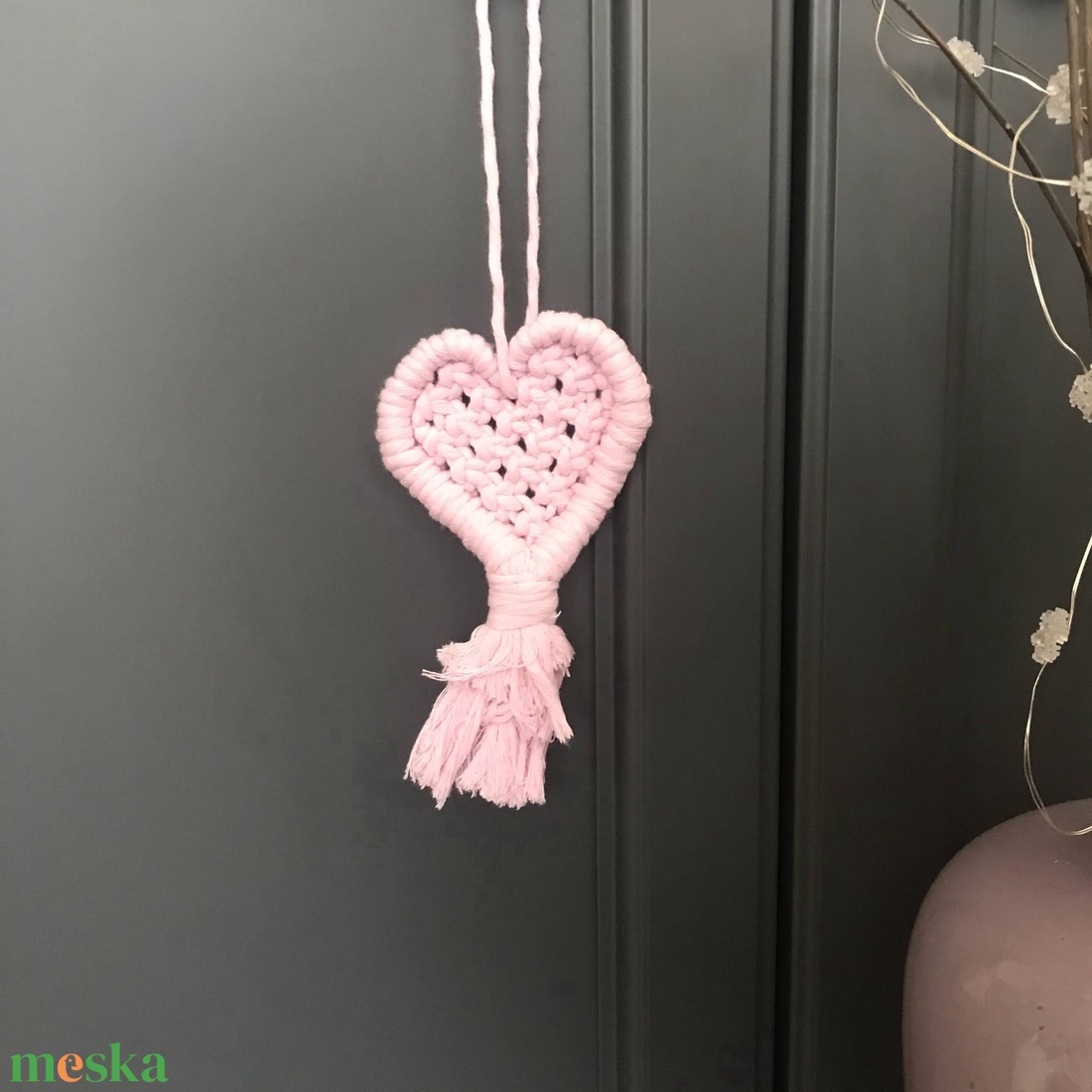 Rózsaszínű szívecske, makramé - otthon & életmód - dekoráció - fali és függő dekoráció - falra akasztható dekor - Meska.hu