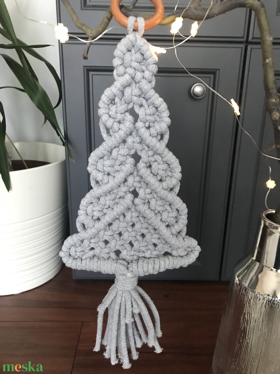  Karácsonyi dísz szürke makramé zsinórfonalból - karácsony - karácsonyi lakásdekoráció - karácsonyfadíszek - Meska.hu