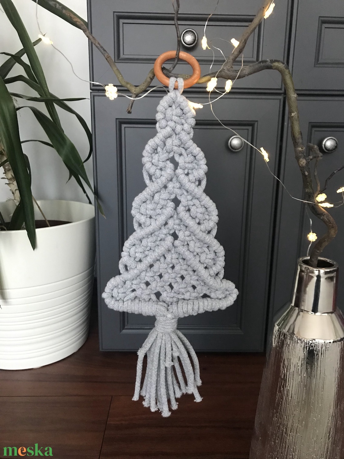  Karácsonyi dísz szürke makramé zsinórfonalból - karácsony - karácsonyi lakásdekoráció - karácsonyfadíszek - Meska.hu
