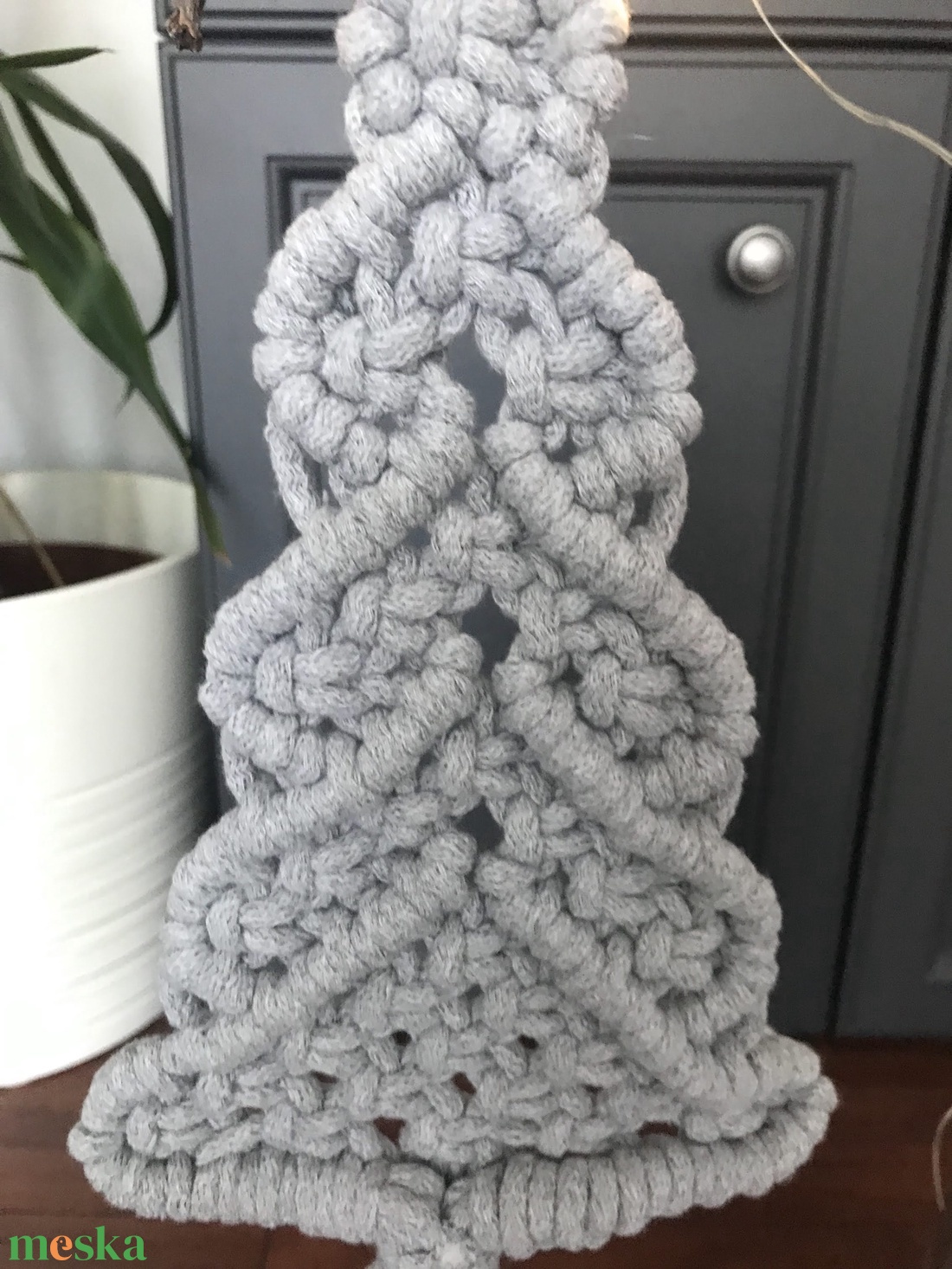  Karácsonyi dísz szürke makramé zsinórfonalból - karácsony - karácsonyi lakásdekoráció - karácsonyfadíszek - Meska.hu