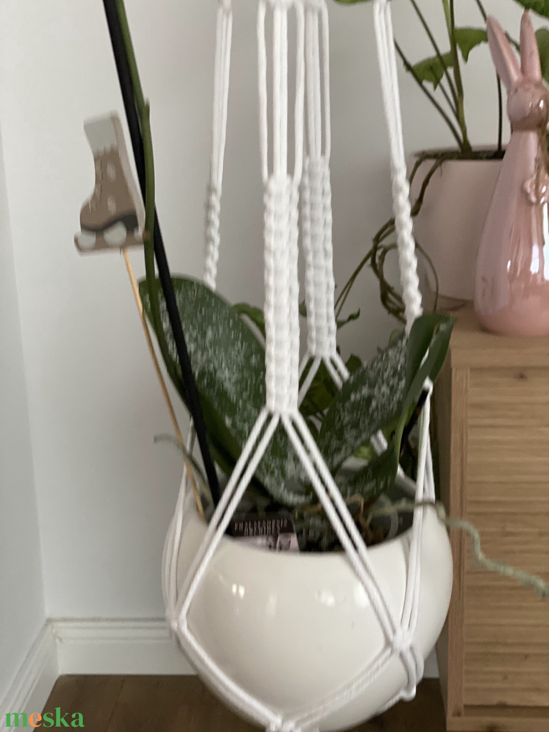 Virágtartó, makramé,fehér - otthon & életmód - virágdekoráció - virágtartó - függő virágtartó - Meska.hu