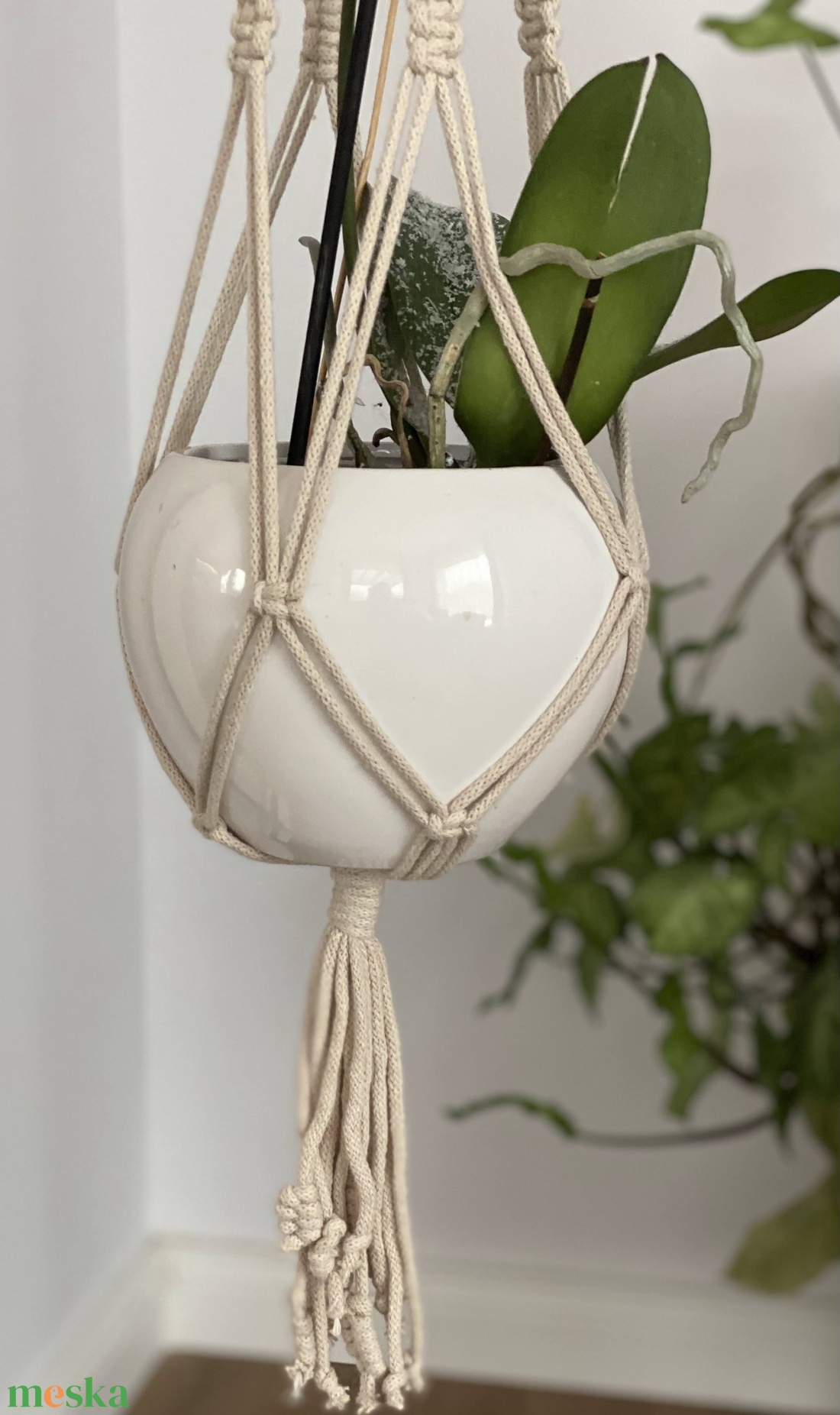 Virágtartó, makramé, bézs  színű - otthon & életmód - virágdekoráció - virágtartó - függő virágtartó - Meska.hu
