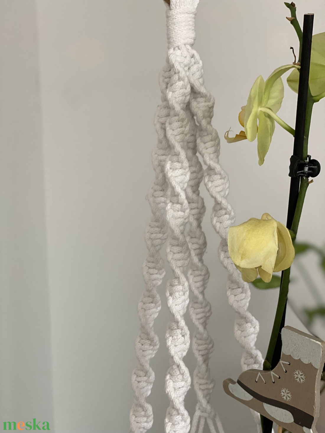 Virágtartó, makramé, fehér  színű - otthon & életmód - virágdekoráció - virágtartó - függő virágtartó - Meska.hu