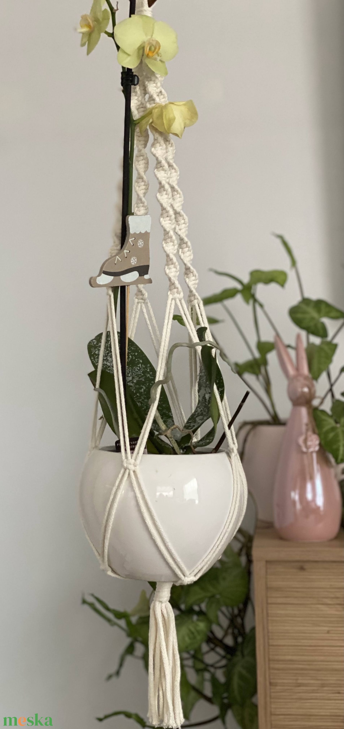 Virágtartó, makramé,világos bézs  színű - otthon & életmód - virágdekoráció - virágtartó - függő virágtartó - Meska.hu