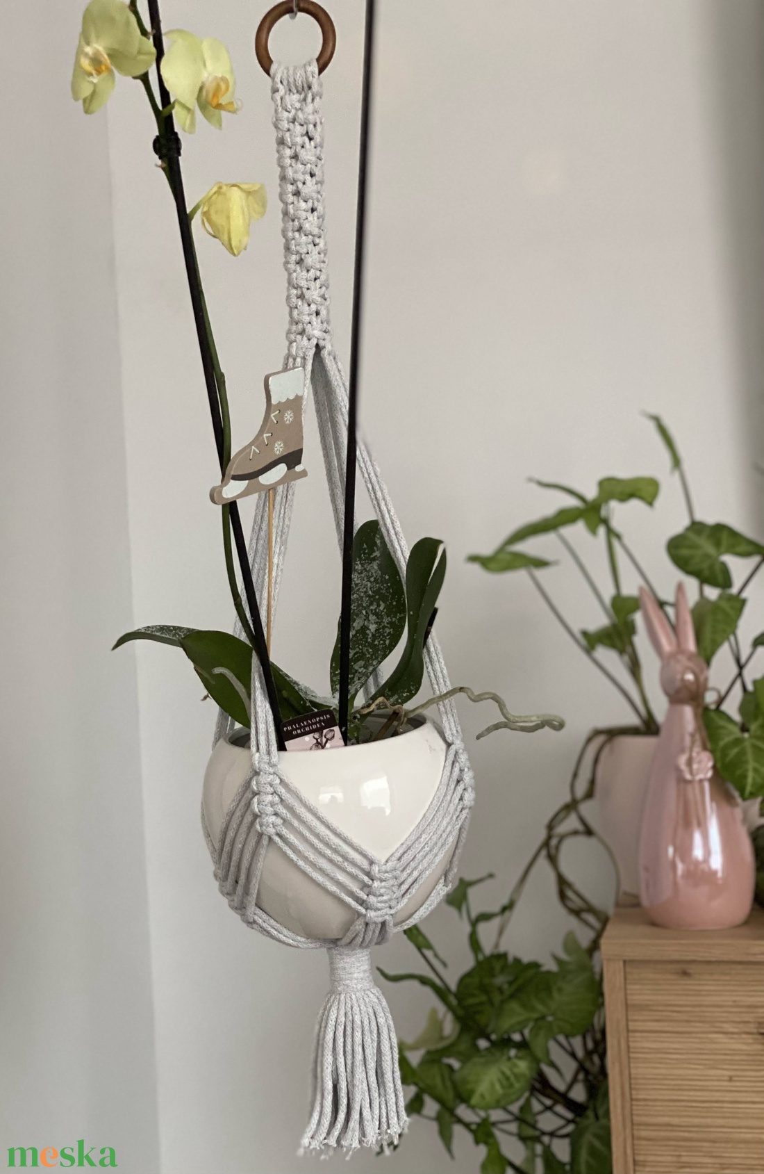 Virágtartó, makramé, világosszürke színű - otthon & életmód - virágdekoráció - virágtartó - függő virágtartó - Meska.hu