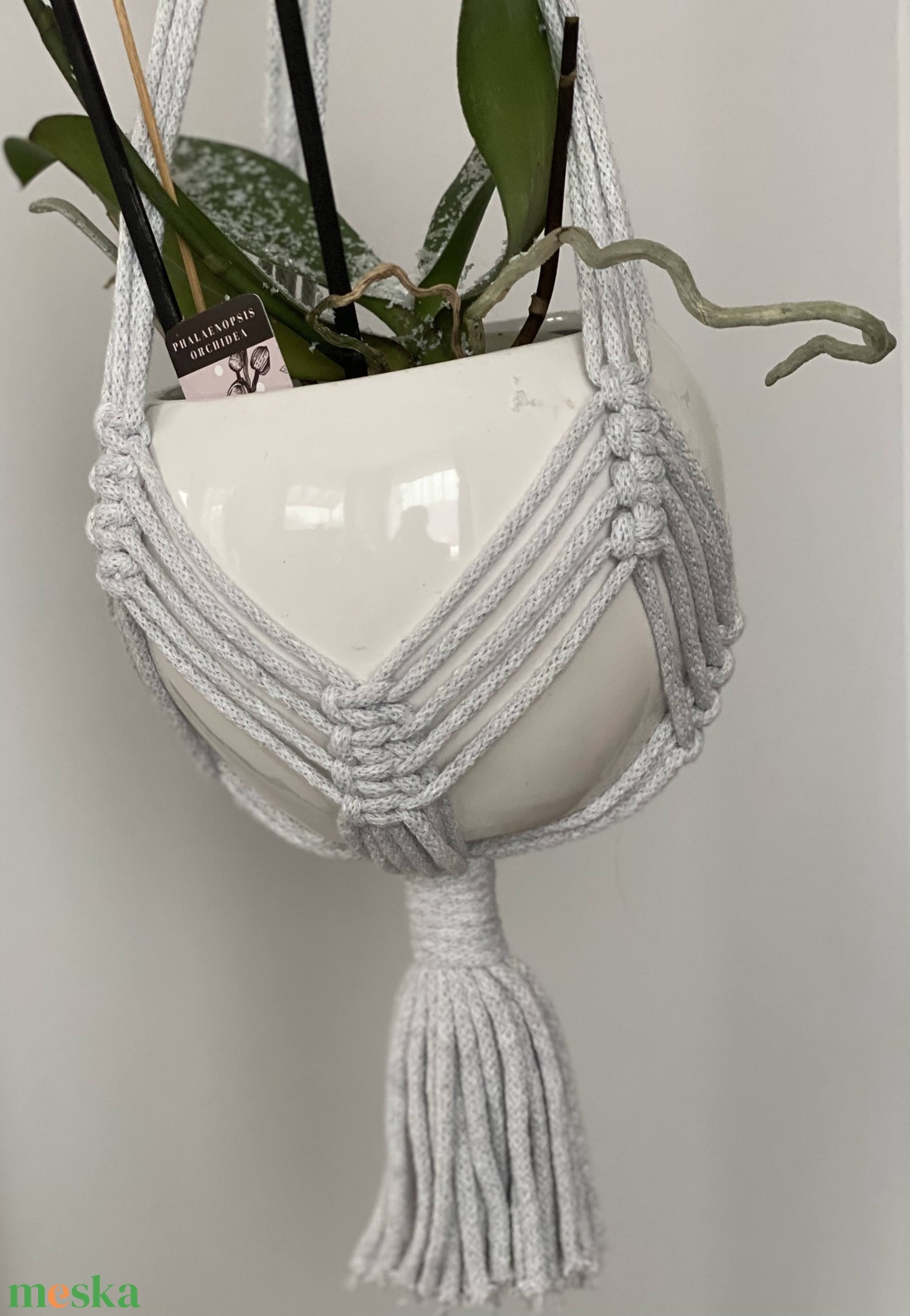 Virágtartó, makramé, világosszürke színű - otthon & életmód - virágdekoráció - virágtartó - függő virágtartó - Meska.hu