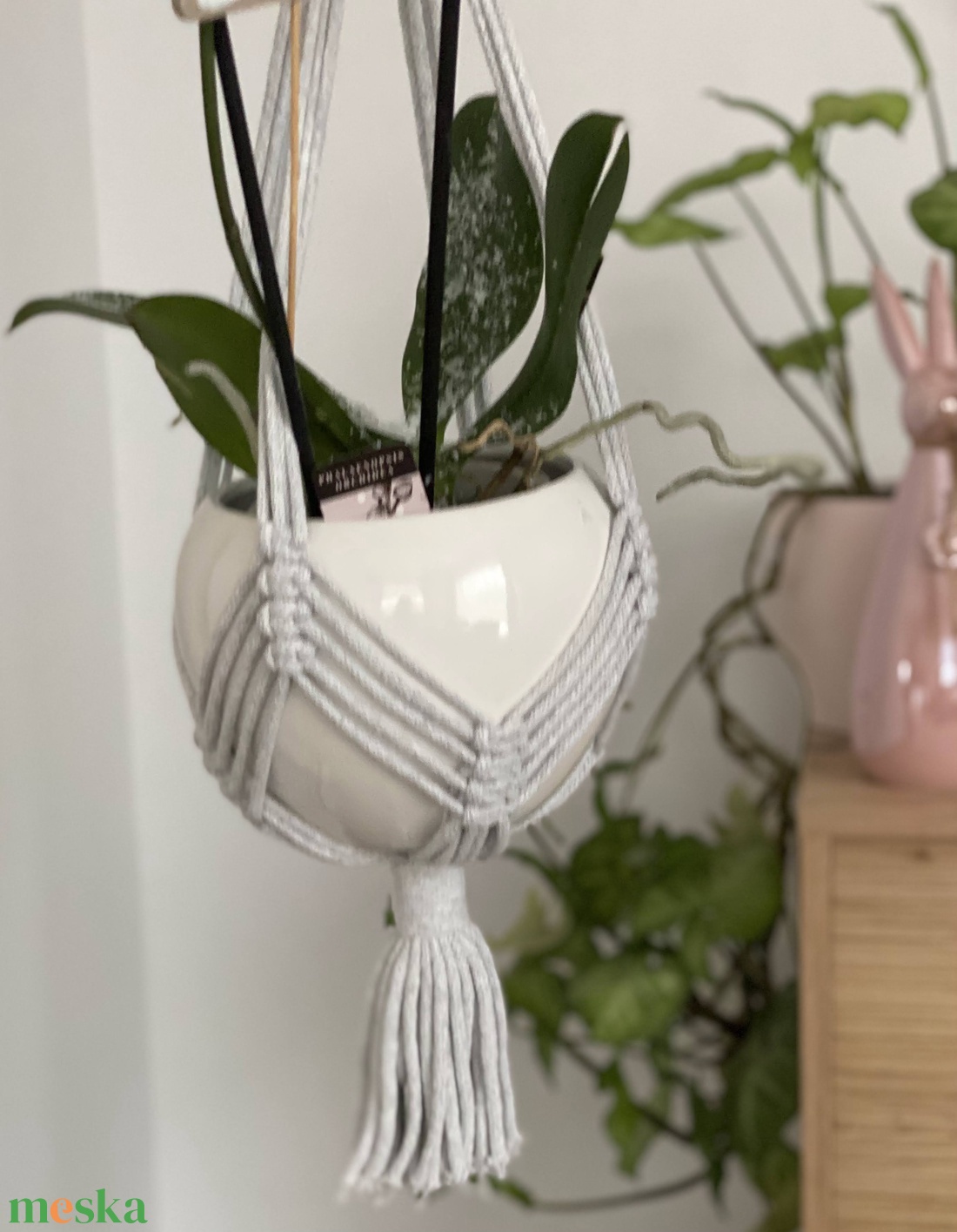 Virágtartó, makramé, világosszürke színű - otthon & életmód - virágdekoráció - virágtartó - függő virágtartó - Meska.hu